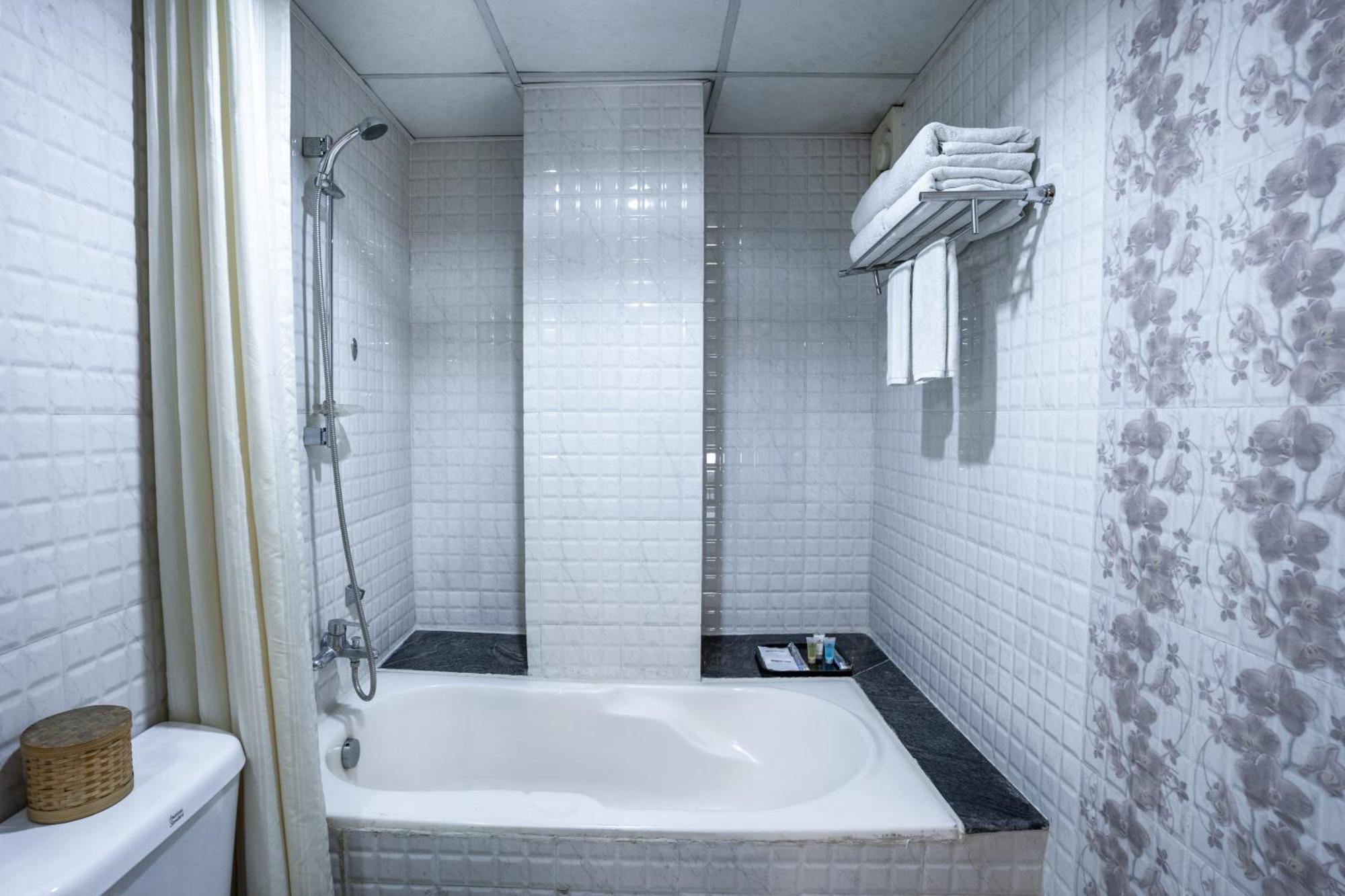 The Luxe Inn Boutique Hotel กาฐมาณฑุ ภายนอก รูปภาพ